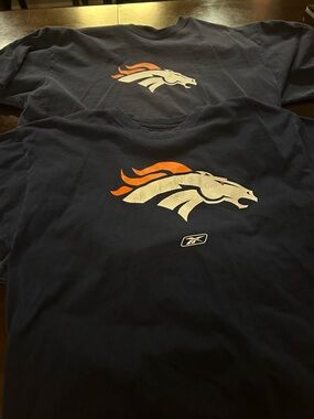 Denver broncos Reebok lot of 2 men’s XL t-shirts